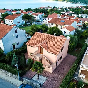 Irini Apartment Njivice