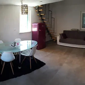 F&f Apartment Split